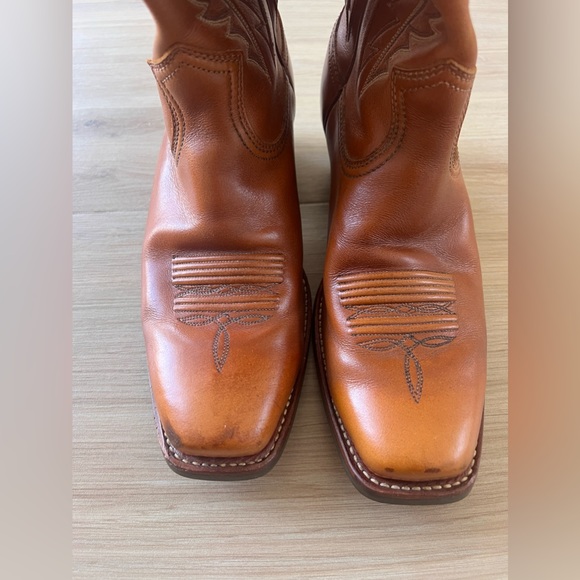 SOLD. Ariat Cowboy Boots! Size 8D - Picture 4 of 6